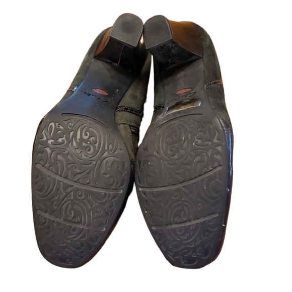 Clark's Artisan Diamond Cameo Green Suede Booties - Picture 6 of 11